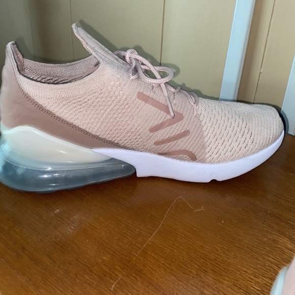 NIKE Sneakers/Tennis Shoes - Picture 6 of 13